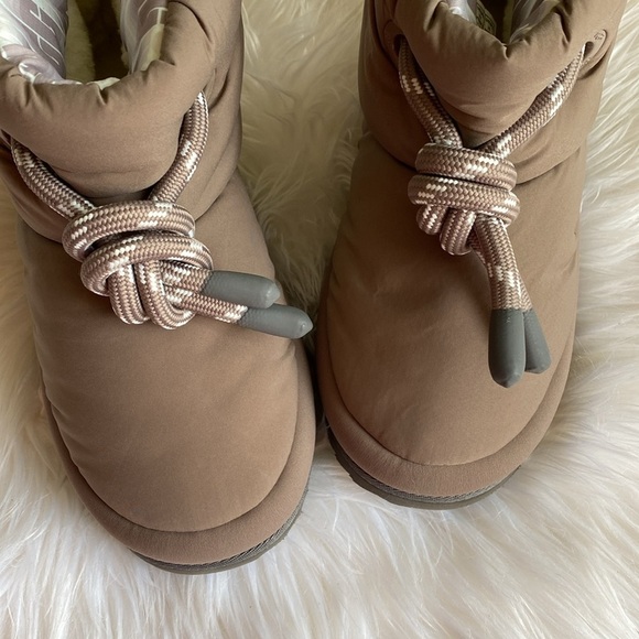 ❄️ UGG Kid Classic Maxi Short sz 3 - Picture 3 of 14